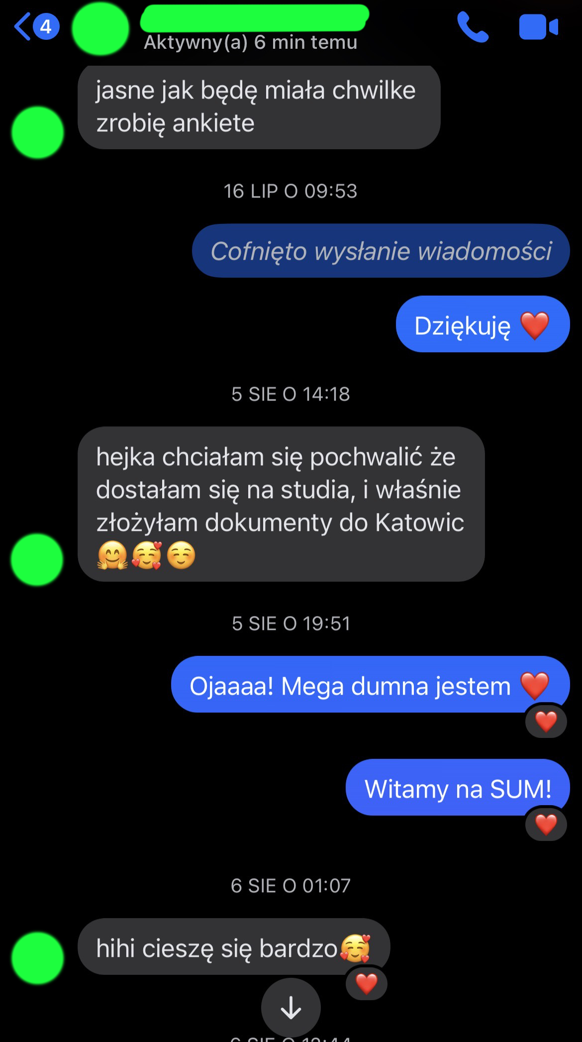 Zrzut ekranu wiadomości od uczennicy, która pisze, że dostała się na studia i złożyła dokumenty w Katowicach, z odpowiedzią: witamy na SUM
